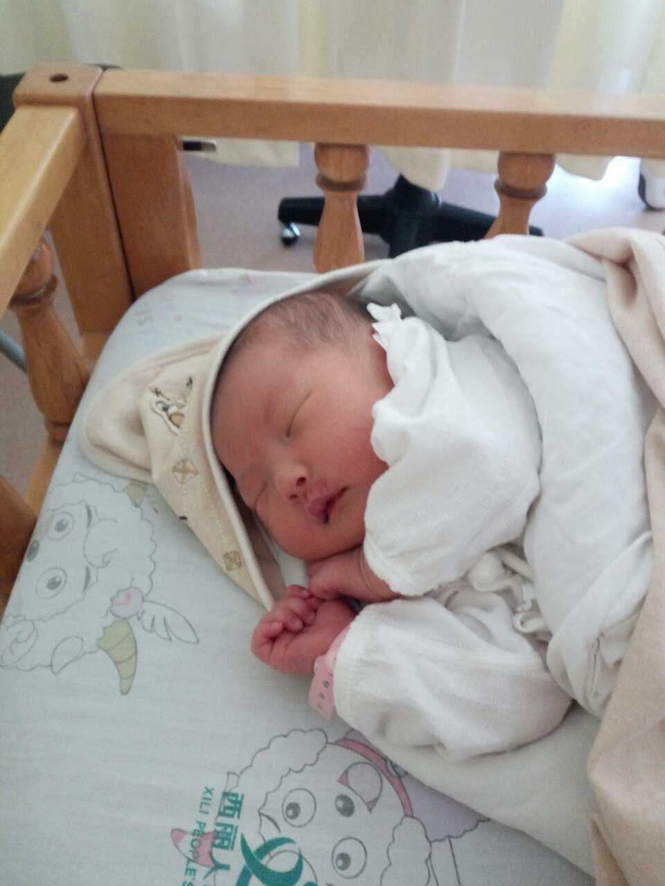 卵巢卵泡数量正常范围，卵巢大小会发生变化吗？